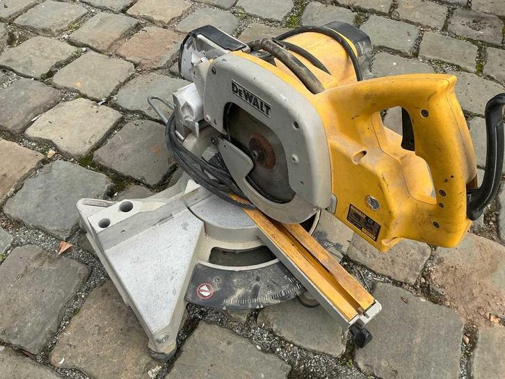 Dewalt DW707 Afkortcirkelzaagmachine, Doe-het-zelf en Bouw, Gereedschap | Zaagmachines