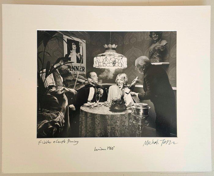 Michael Joseph (1941-) - Fiddler & couple dining - a, Antiek en Kunst, Kunst | Designobjecten