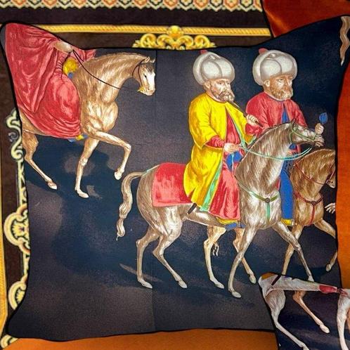 Pierre Frey - Nieuwe set van vier - Kussen, Antiek en Kunst, Antiek | Tapijten, Tafelkleden en Textiel