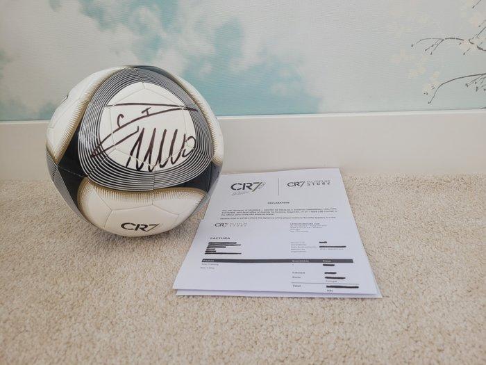 Cristiano Ronaldo. Bal ondertekend door CR7 met certificaat., Verzamelen, Overige Verzamelen