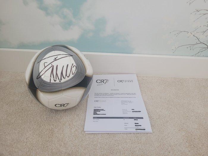 Cristiano Ronaldo. Bal ondertekend door CR7 met certificaat., Verzamelen, Overige Verzamelen