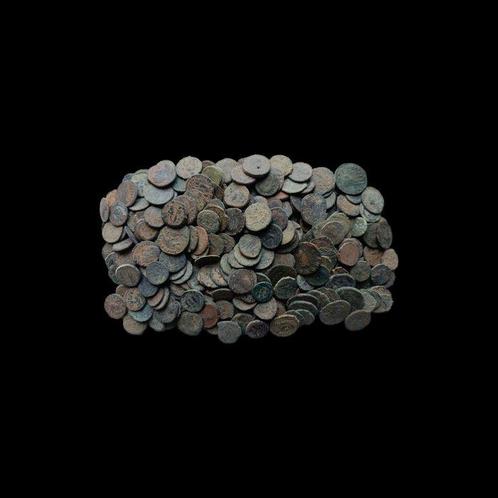 Romeinse Rijk Lot of 300 Æ coins (3/4th-5th century AD), Postzegels en Munten, Munten | Europa | Niet-Euromunten