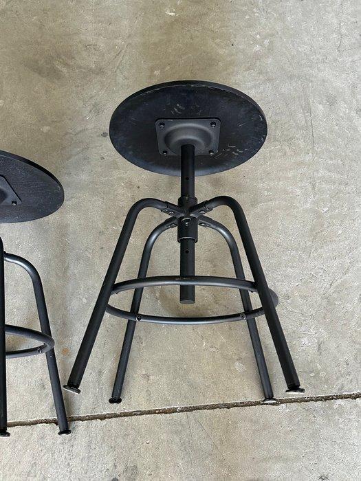 Kruk (2) - Hout, Metaal - Industrieel krukje, Antiek en Kunst, Curiosa en Brocante