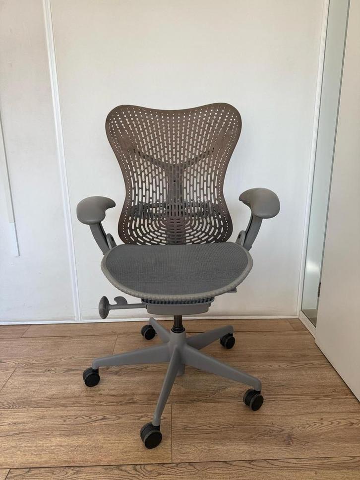 Bruine Refurbished Herman Miller Mirra Bureaustoel, Huis en Inrichting, Bureaustoelen, Bureaustoel, Bruin, Zo goed als nieuw, Ergonomisch