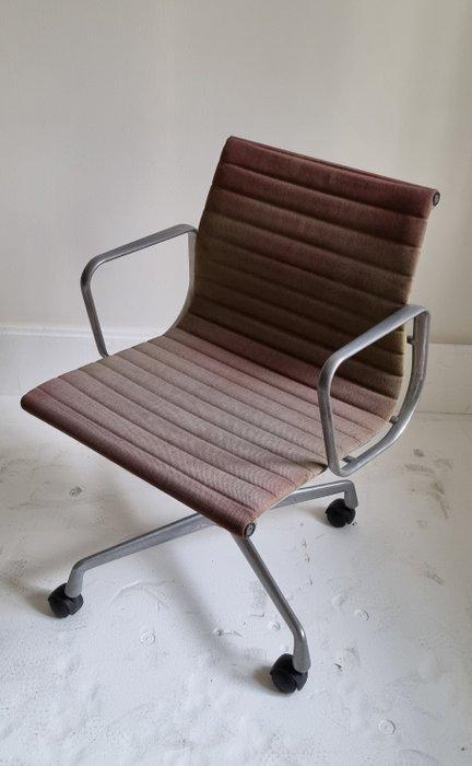 ICF - Charles Eames - Bureaustoel - EA108 - Aluminium,, Antiek en Kunst, Antiek | Meubels | Stoelen en Sofa's