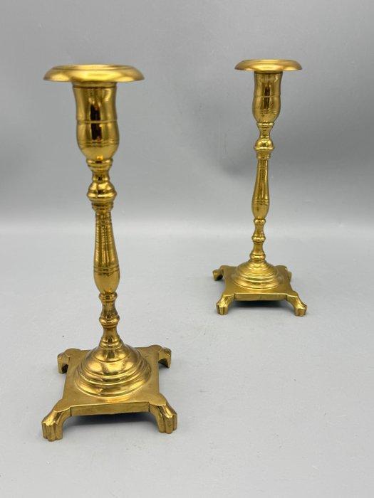 Set van 2 elegante messing kandelaren op klauwvoeten -, Antiek en Kunst, Curiosa en Brocante