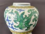 Een Chinese Doucai porseleinen pot - Porselein - China - 20e, Antiek en Kunst