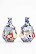 Vase - Porcelaine, Une paire de vases en porcelaine dArita, Antiek en Kunst