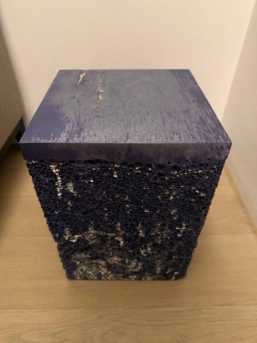 Michael Young - Bijzettafel - Aluminium - Metal Rock, Antiek en Kunst, Kunst | Designobjecten