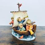 Hummel # 530 - Land in Sight - TMK 7 - Boxed - Beeldje -, Antiek en Kunst