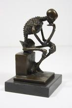 sculptuur, Denkend Gothic Skelet - 15 cm - Gepatineerd