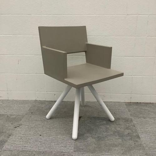 Design L.A.F. Oblique Chair van Jesse Visser, Taupe(grijs) -, Maison & Meubles, Fauteuils