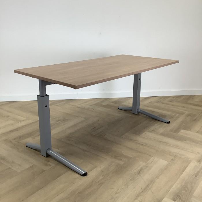 Oka verstelbaar bureau 160x80 cm,  grijs - beuken, Huis en Inrichting, Bureaus, Bureau, Gebruikt, In hoogte verstelbaar