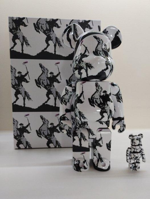 Banksy (1974) - Medicom Toy x Banksy - Be@rbrick 400% + 100%, Antiquités & Art, Art | Objets design