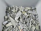 Lego - geen serie - Partij van 3,0 kg lichtgrijze onderdelen