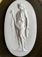 Sevres - Reliëf, El arte de ofrecer - 21 cm - Biscuit