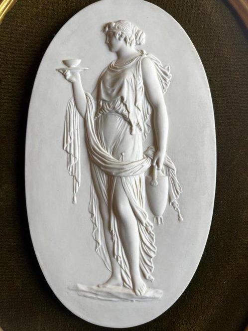 Sevres - Reliëf, El arte de ofrecer - 21 cm - Biscuit, Antiek en Kunst, Curiosa en Brocante