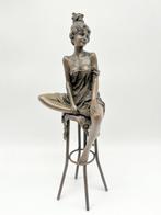 Beeldje - A classy lady on barchair - Brons, Marmer