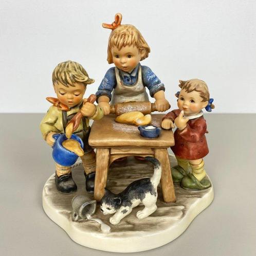 Goebel - Figurine - Large Hummel - Limited Edition: Bakers, Antiquités & Art, Curiosités & Brocante