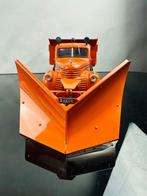 Highway 61/DCP 1:18 - Modelauto - 1946 GMC Truck / Snow Plow