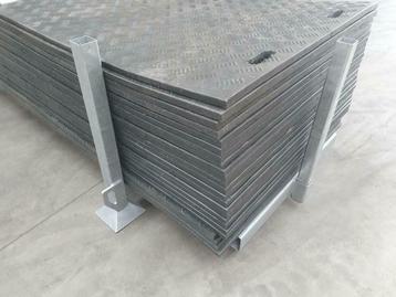 Gevulde stapelbok met 25 rijplaten beschikbaar voor biedingen