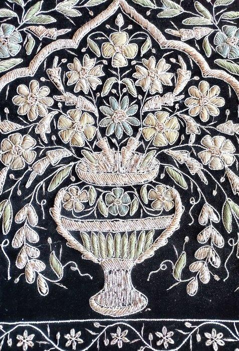 Prachtige handgemaakte geborduurde wanddecoratie van zwart, Antiek en Kunst, Kunst | Niet-Westerse kunst