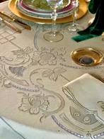 Vaisselle avec dix serviettes, lin avec broderie Madeira à