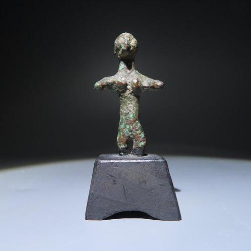 ibérique Bronze Figure humaine votive de prêtre masculin., Collections, Minéraux & Fossiles