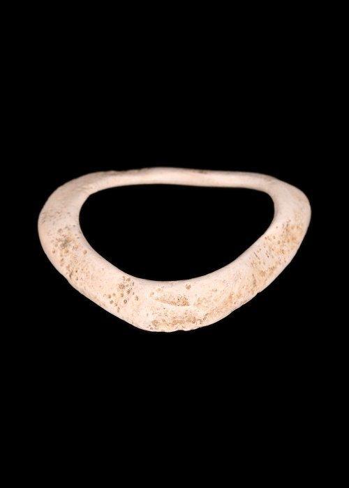 Sumerian Shell Bangle (Zonder minimumprijs), Antiquités & Art, Antiquités | Autres Antiquités