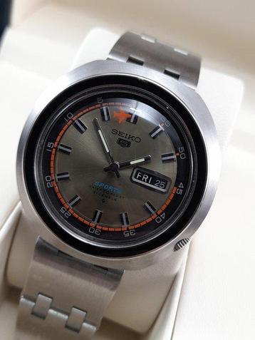 Seiko - Seiko 5 Sports Automatic Day-Date - Sans Prix de