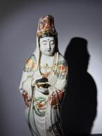 A Kutani-ware statue of the Kannon Bodhisattva - Beeld