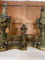 Chenet (2) - fonte finement travaillée , daspect bronze