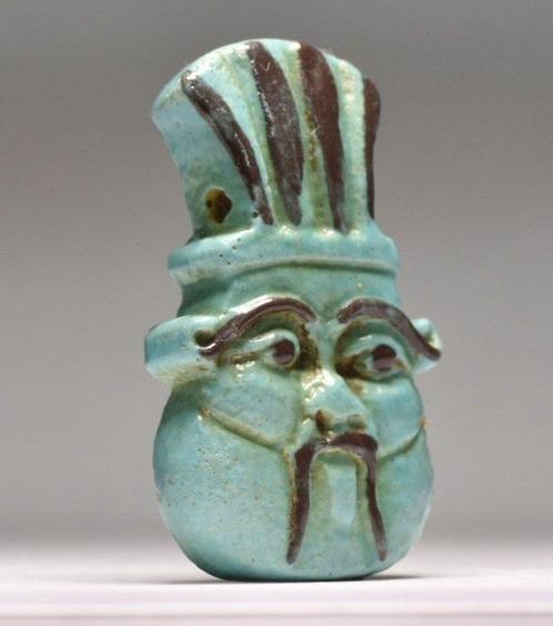 Oude Egypte, late periode Faience Bes hoofd amulet - 40 mm, Antiek en Kunst, Antiek | Overige Antiek