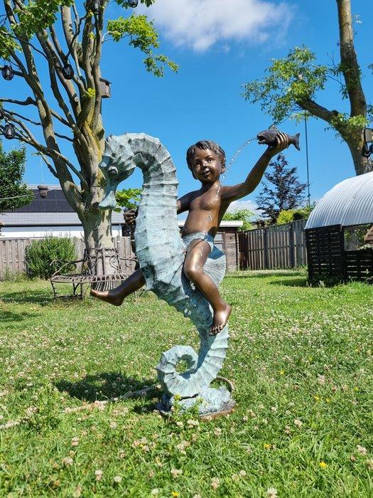 Fontein - 2026 - Brons: Jongen op zeepaardje, Antiek en Kunst, Curiosa en Brocante