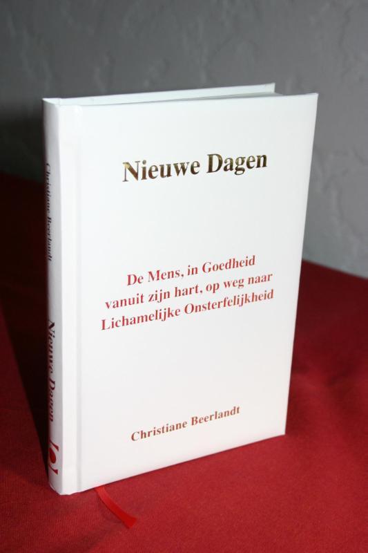 Nieuwe dagen 9789075849318 Christiane Beerlandt, Boeken, Filosofie, Gelezen, Verzenden