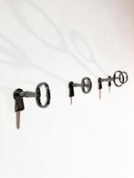Mogg - Luca Somaini - Porte-manteau (4) - Mémoire - Laiton, Antiek en Kunst