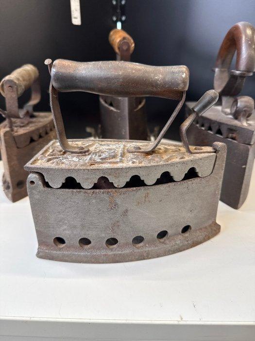 Strijkijzer (4) - gietijzer - Ijzeren strijkijzer, Antiquités & Art, Curiosités & Brocante