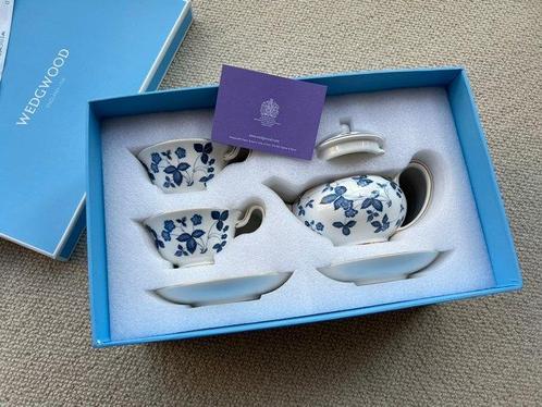 Wedgwood - Wedgwood - Tasse à thé (5) - Wild Strawberry -, Antiek en Kunst, Antiek | Meubels | Tafels