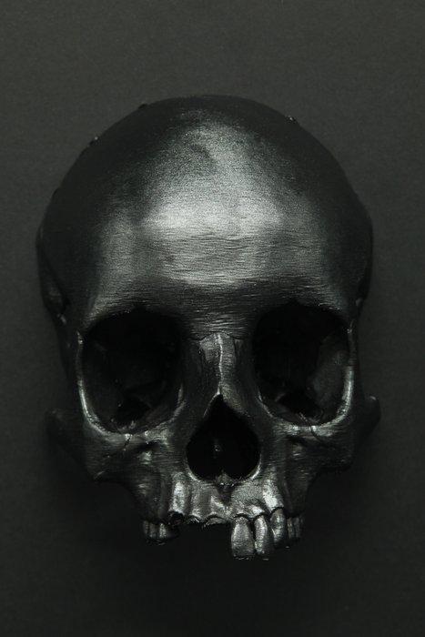 Wanddecoratie - gothic skull in relief - Framed - Frankrijk, Antiek en Kunst, Curiosa en Brocante