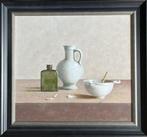 Leo Pors (1952) - Delfts wit aardewerk en glazen flacon (18e, Antiek en Kunst