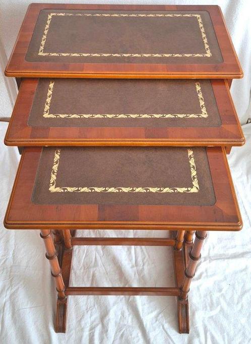 Tables gigognes (3) - Bois, Faux cuir - Conception imitation, Antiek en Kunst, Curiosa en Brocante
