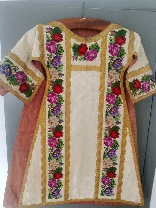 Antiek liturgisch kazuifel – Handgeborduurd met florale, Antiquités & Art, Art | Art non-occidental
