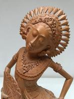 Balinese danseres - fijn houtsnijwerk - sculptuur -