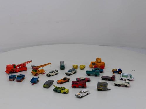 Schaal 1:64 Matchbox 24 verschillende modellen en 11 mode..., Hobby en Vrije tijd, Modelauto's | Overige schalen, Gebruikt, Ophalen of Verzenden