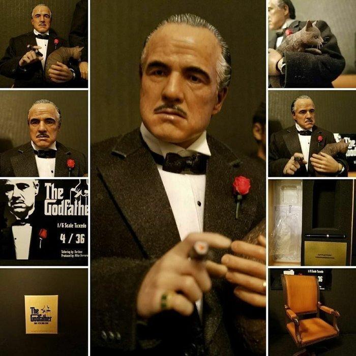 Enterbay - Beeld, The Godfather Don Vito Corleone RM1102, Verzamelen, Film en Tv