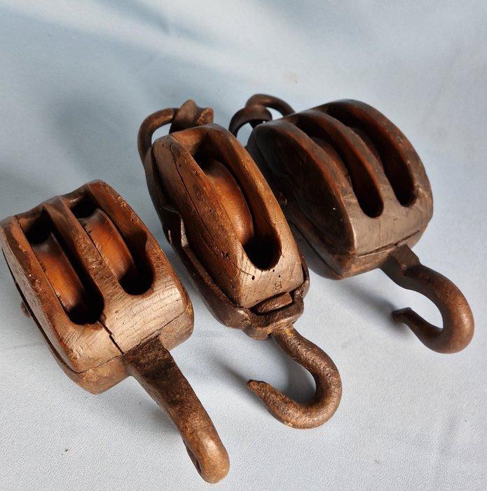 Katrollen (3) - Hout, IJzer, Antiquités & Art, Curiosités & Brocante