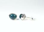 Zwarte Chalama Opal 2 oorstekers / cabochon / nieuw- 1.62 g, Verzamelen, Mineralen en Fossielen