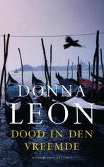 Dood in den vreemde 9789023463931 Donna Leon, Verzenden, Donna Leon