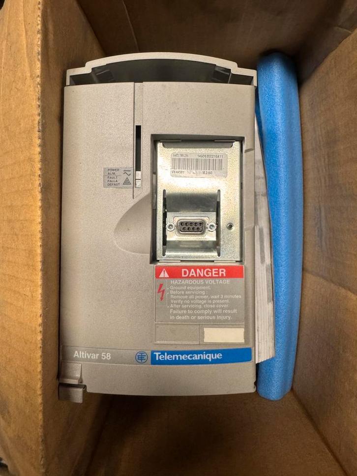Plusieurs variateurs de vitesse moteurs ALTIVAR, Bricolage & Construction, Outillage | Pièces de machine & Accessoires, Utilisé