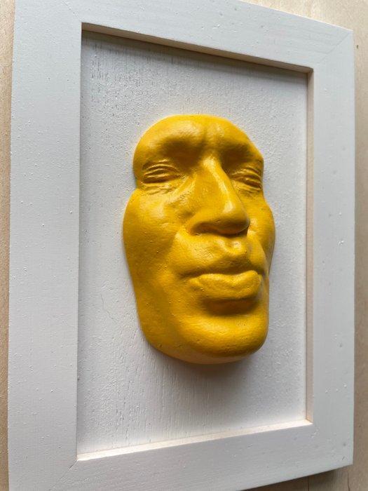 gregos - Small yellow kiss on white background-white frame, Antiek en Kunst, Kunst | Designobjecten